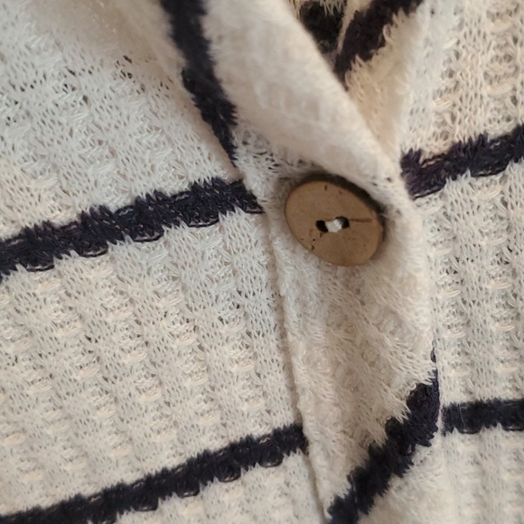 Oversized 3 button top - Picture 6 of 6